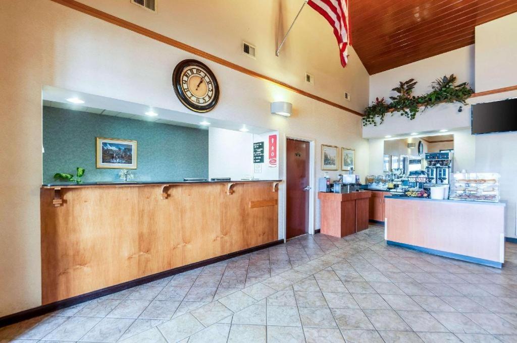 Econo Lodge Inn & Suites Middletown Exterior foto